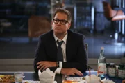 Dr. Jason Bull (Michael Weatherly)