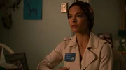 Joanna Hanley Chang (Kristin Kreuk)
