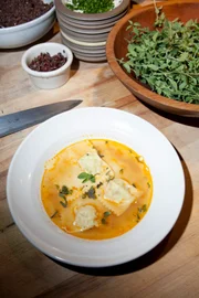 Ravioli mit Stockfischpüree.