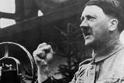 00.00 Comunismo Hitler rompe il patto germano-sovietico e nel 1941 attacca l'URSS. Per Stalin e l'occasione per riguadagnare prestigio liberando l'Europa.