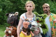 Rieke (Friederike Linke) und Samir (Murali Perumal) versuchen Wolle, Finchen, Knuspel (Eichhörnchen), Pferd (Pferd) und der Wolf zu helfen und das Bauvorhaben von Umweltsünder Hämmerlein zu verhindern.
