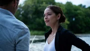 Joanna Hanley (Kristin Kreuk)