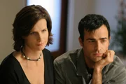 Brenda Chenowith (Rachel Griffiths) mit Joe (justin Theroux).