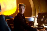 TJ (Alaina Huffman) ist mit in dem Shuttle...