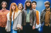 Altin Gün aus Amsterdam spielen einen aufregenden Mix aus Turkish Folk, Psychedelic, Funk und Rock.