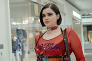 Kat Hernandez (Barbie Ferreira)