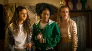 L-R: Hajra (Soma Pysall), Fanta (Jobel Mokonzi), Jazz (Jeanne Goursaud)