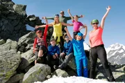 Über 3000 Meter! Moderatorin Tamina Kallert (2.v.l.) und die "Wunderschön!"-Wandergruppe oberhalb vom Pitztaler Jöchl - mit 3001 Metern dem höchsten Punkt der E5-Wanderung.