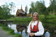 Caroline, Guide im mittelalterlichen Dorf Lillehammer