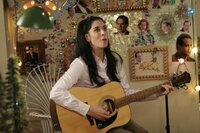 Marci Maven (Sarah Silverman) gibt alles, um ihrem Idol Mr. Monk zu gefallen. Sie hat ihr ganzes Zimmer mit seinen Fotos dekoriert. Das kommt selbst dem verschrobenen Mr. Monk recht seltsam vor. Marci Maven (Sarah Silverman) gibt alles, um ihrem Idol Mr. Monk zu gefallen. Sie hat ihr ganzes Zimmer mit seinen Fotos dekoriert. Das kommt selbst dem verschrobenen Mr. Monk recht seltsam vor.