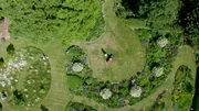 Letzte Rasenpflege vor der Offenen Pforte bei Aleksandra Pristin in Groß Munzel.
