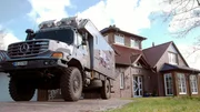 Dieser vier Meter hohe und acht Meter lange Zetros ist das zweite Zuhause von Rena und Gustav. Weitere Fotos auf Anfrage.