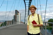 Johannes Zenglein in Weil am Rhein auf der Dreiländerbrücke - Hier geht die Zeitreise los.