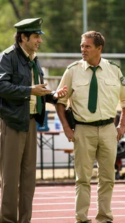 L-R: Johannes Staller (Helmfried von Lüttichau) and Franz Hubert (Christian Tramitz)