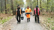 Der Sondiertrupp aus Brandenburg auf dem Weg zur Arbeit am Scharmützelsee.