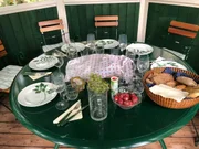 Gedeckter Tisch im Salettl