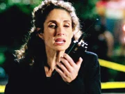 Wir benötigen einen Rettungshelikopter! Nachdem ihre Kollegin von einer Schlange gebissen wurde, fordert Detective Stella Bonasera (Melina Kanakaredes) Verstärkung an.