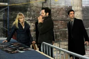 Der Sicherheitsmann Frank Patterson (Eion Bailey, M.) wurde Zeuge einer Vergewaltigung. Kann er den Detectives Amanda Rollins (Kelli Giddish) und Nick Amaro (Danny Pino) bei der Identifizierung der Täter helfen?