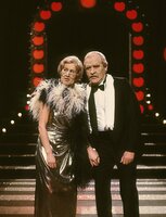 Viel zu lachen gibt es bei "Sketchup". Szene aus dem Trailer, der jeder Sendung vorangestellt ist: SketchUp auch noch nach der Jahrhundertwende, Beatrice Richter und Diether Krebs etwas reifer.