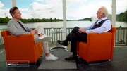 Lutz Ackermann im Gespräch mit Eloy de Jong am Maschsee in Hannover.