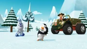 Wieder vereint: (V.l.) Schneemil, die Pinguinmama und Pingu, Rob und Auto Chipper haben einen ereignisreichen Tag hinter sich!