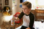 Adam Goldberg (Sean Giambrone).