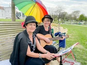 Die Schwestern Margret Bodingbauer und Elisabeth Friedrich aus Tulln finden Kraft im gemeinsamen musizieren.