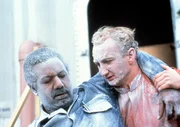 Caleb Taylor (Jason Bernard) und Willie (Robert Englund)