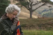 Die Queen (Helen Mirren) sucht ein bisschen Ruhe in der schottischen Natur. Dabei gehen ihr das Schicksal eine kapitalen Hirschbocks sowie die Ereignisse in London sehr nahe - auch, wenn sie das niemals in der Öffentlichkeit zeigen würde.