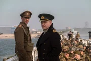 Colonel Winnant (James D'Arcy, l.); Commander Bolton (Kenneth Branagh, r.)