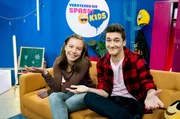Verstehen Sie Spass? Kids Moderator*innen Duo Maxine Klug und Sinan El Sayed.