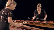 Das Porter Percussion Duo (v.li.: Vanessa und Jessica) zu Gast im Studio – im Gespräch über das Glück als Schwestern gemeinsam auf der Bühne zu stehen. Und musikalisch virtuos und vielseitig auf Trommeln, Vibra- und Marimbaphon.