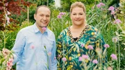 In "Ran an den Rasen - das Gartenduell‘‘ erhalten jeweils zwei Kandidaten-Teams die Chance, aus ihrem eigenen unansehnlichen Garten eine herrliche Wohlfühloase zu machen. In der Jury sitzen Ilka Bessin und Bernd Franzen.