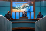 Silvio Berlusconi (Paolo Pierobon), Jurnalist (Federico Tolardo) und Achille Occhetto (Roberto De Francesco)