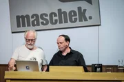 maschek.