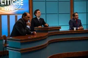 Silvio Berlusconi (Paolo Pierobon), Jurnalist (Federico Tolardo) und Achille Occhetto (Roberto De Francesco)