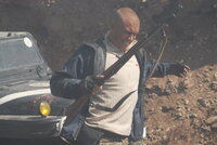 Um seine Schulden bezahlen zu können und damit dem Gefängnis zu entgehen, nimmt der Ex-Elitesoldat Xander Ronson (Dolph Lundgren, M.) einen gefährlichen Auftrag an. Er soll mitten in der Mongolei ein verschwundenes Kunstobjekt namens "Thangka" wiederfinden. Unglücklicherweise interessieren sich für dieses auch einige skrupellose Gangster ... Um seine Schulden bezahlen zu können und damit dem Gefängnis zu entgehen, nimmt der Ex-Elitesoldat Xander Ronson (Dolph Lundgren, M.) einen gefährlichen Auftrag an. Er soll mitten in der Mongolei ein verschwundenes Kunstobjekt namens "Thangka" wiederfinden. Unglücklicherweise interessieren sich für dieses auch einige skrupellose Gangster ...