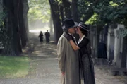 Talivaldis Abolins (Albert Einstein) (li), Renate Blume (Tabea Mandel) (re)