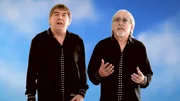 Einmalig im deutschen Fernsehen! Begleiten Sie Bernd und Karl-Heinz hinter die Bühne und in ihr Privatleben. So nah waren Sie den beiden Brüdern noch nie. Ganz neu und exklusiv bei uns!
