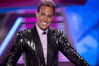 Moderator Caesar Flickerman (Stanley Tucci) vergeht schon bald das Lachen ... Moderator Caesar Flickerman (Stanley Tucci) vergeht schon bald das Lachen ...