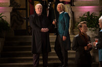 Verfolgen einen ganz eigenen Plan: Spielmacher Plutarch Heavensbee (Philip Seymore Hoffman, l.) und Mentor Haymitch (Woody Harrelson, r.) ... Verfolgen einen ganz eigenen Plan: Spielmacher Plutarch Heavensbee (Philip Seymore Hoffman, l.) und Mentor Haymitch (Woody Harrelson, r.) ...