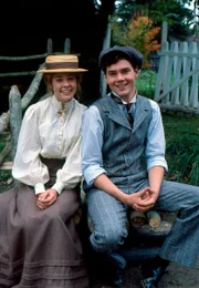 Anne Shirley (Megan Follows) mit Gilbert Blythe (Jonathan Crombie) (v.l.)