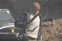 Um seine Schulden bezahlen zu können und damit dem Gefängnis zu entgehen, nimmt der Ex-Elitesoldat Xander Ronson (Dolph Lundgren, M.) einen gefährlichen Auftrag an. Er soll mitten in der Mongolei ein verschwundenes Kunstobjekt namens "Thangka" wiederfinden. Unglücklicherweise interessieren sich für dieses auch einige skrupellose Gangster ... Um seine Schulden bezahlen zu können und damit dem Gefängnis zu entgehen, nimmt der Ex-Elitesoldat Xander Ronson (Dolph Lundgren, M.) einen gefährlichen Auftrag an. Er soll mitten in der Mongolei ein verschwundenes Kunstobjekt namens "Thangka" wiederfinden. Unglücklicherweise interessieren sich für dieses auch einige skrupellose Gangster ...