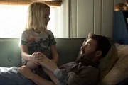 Mary Adler (Mckenna Grace, l.); Frank Adler (Chris Evans, r.)