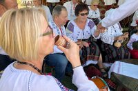 Die traditionelle "Ia"-Bluse steht auch im Zentrum des "Ia Mania"-Festivals, das Nata Albot jedes Jahr im Juli organisiert.