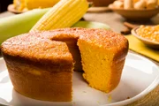 Stockfotografie Maiskuchen. traditionelle brasilianische Leckereien aus Mais.