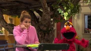 Cristina Do Rego staunt: Elmo ist jetzt Archäologe.
