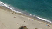 Strandaufnahme von oben.