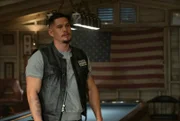 Ezekiel 'EZ' Reyes (JD Pardo)