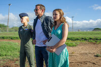 Ein Mann (Bradley Cooper, M.) zwischen zwei Frauen (Emma Stone, l., Rachel McAdams, r.): Welches Herz wird Brian erobern? Ein Mann (Bradley Cooper, M.) zwischen zwei Frauen (Emma Stone, l., Rachel McAdams, r.): Welches Herz wird Brian erobern?